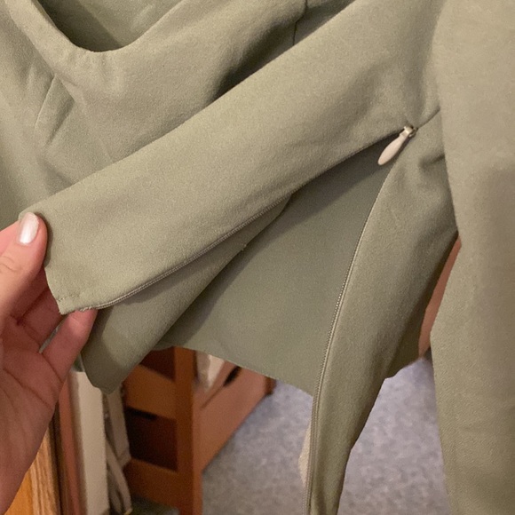 Abercrombie and fitch swoop neckline crop top - Picture 3 of 4